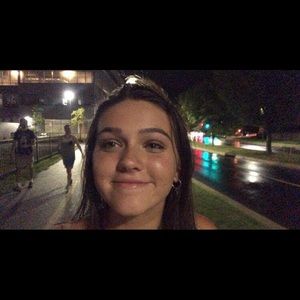 Meet your Posher, Olivia